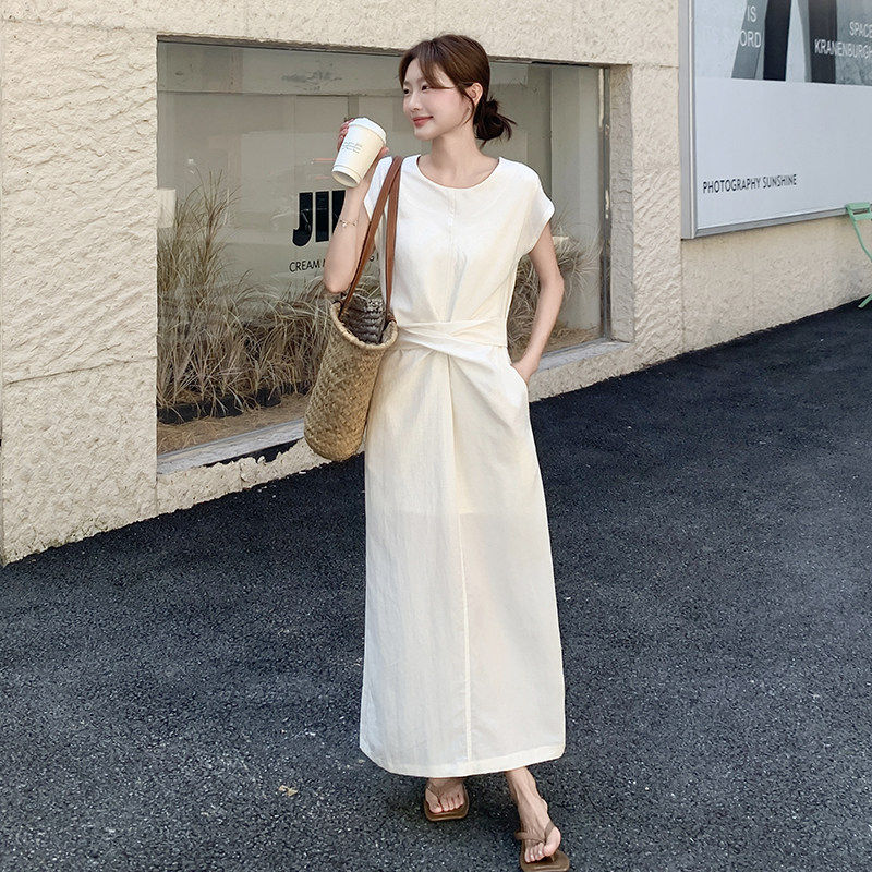 白色连衣裙女夏2026新款亚麻高级感老钱风气质轻熟大方得体长裙