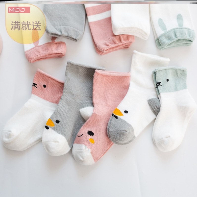 春秋宝宝睡觉换尿布婴儿