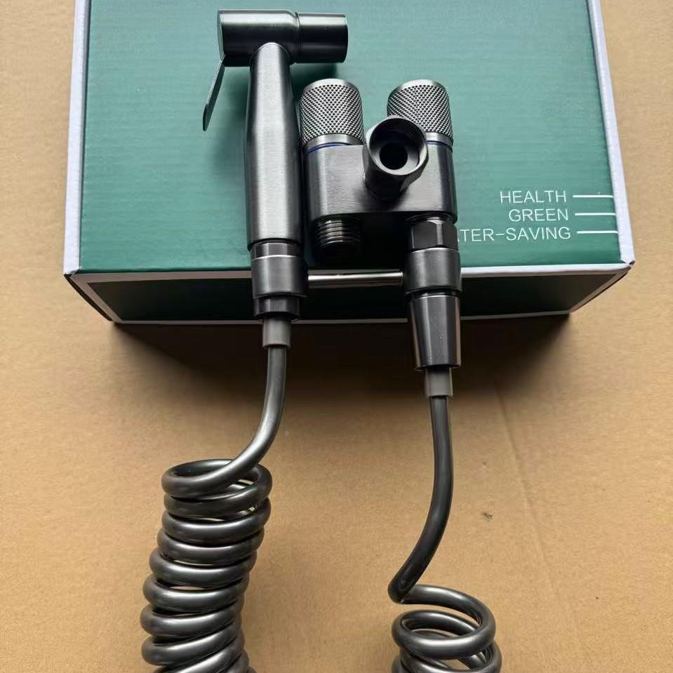 304马桶伴/喷侣4内丝一进二出压枪妇洗器二一双控双开合分水龙头