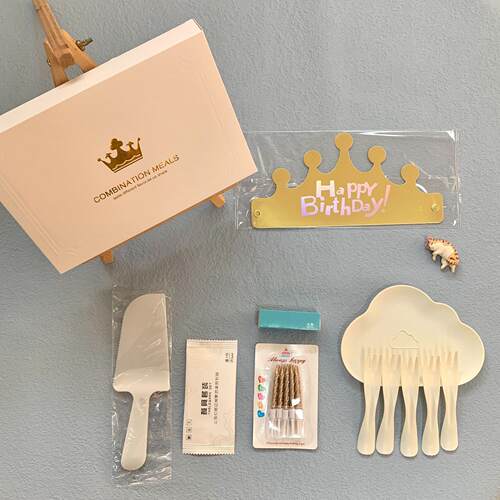 日云朵盘生蛋餐具一次性套装MSU七件套烘蛋糕糕店甜培品礼盒装刀