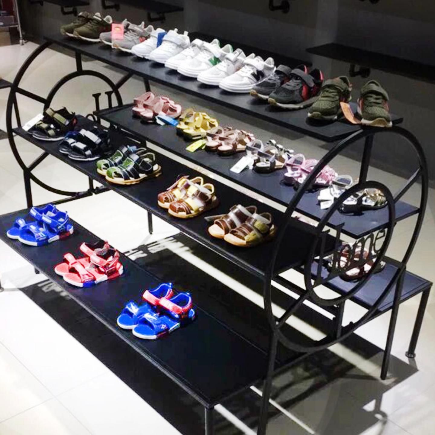 服装店展示架中岛陈列架女装货架铁艺流水台高低展示桌包包架鞋架图片