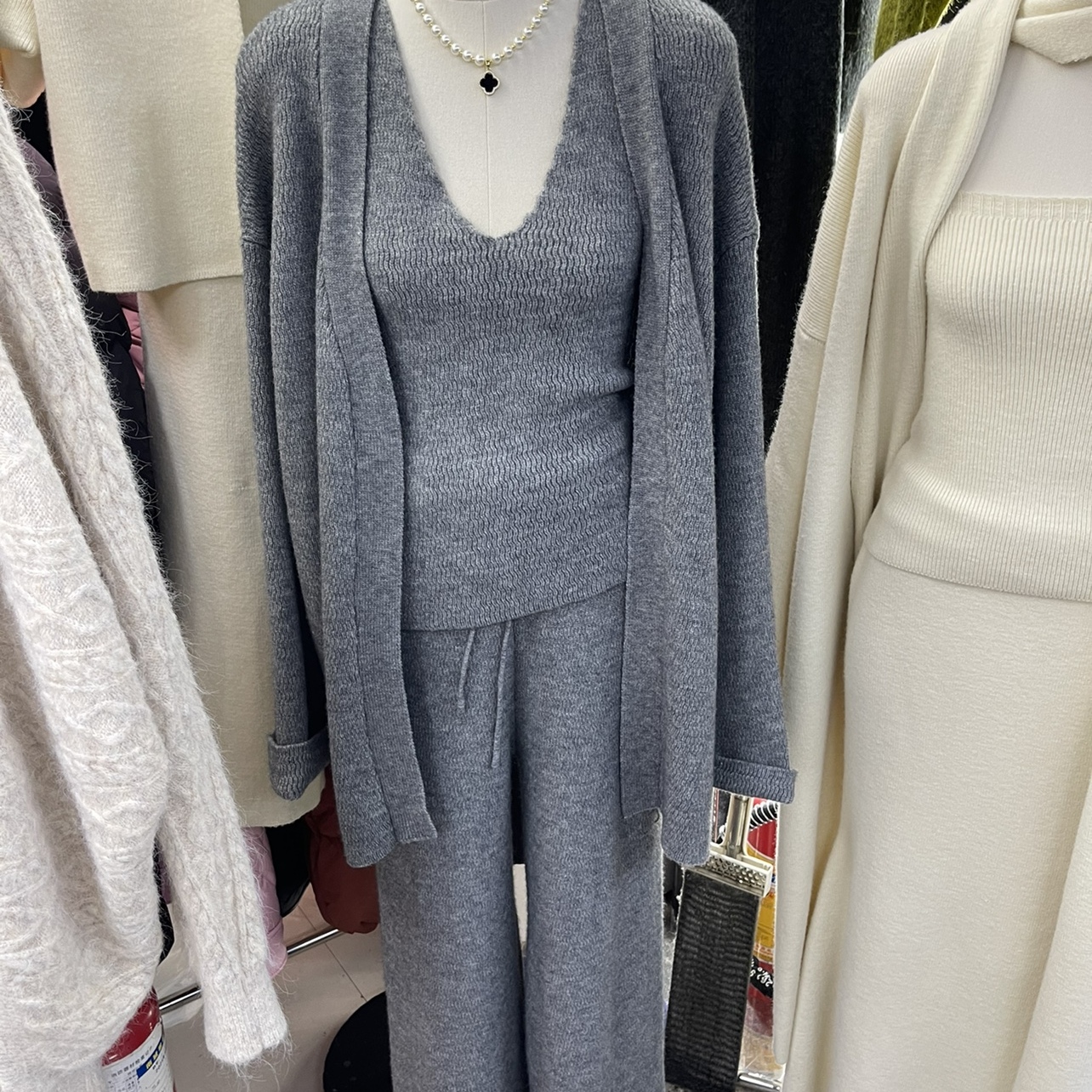 2025秋冬新款羊毛混纺针织三套装