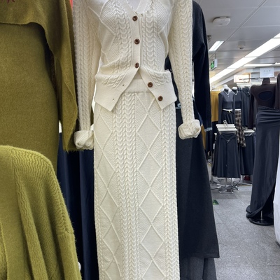 2025秋冬新款开衫毛衣半身裙套装