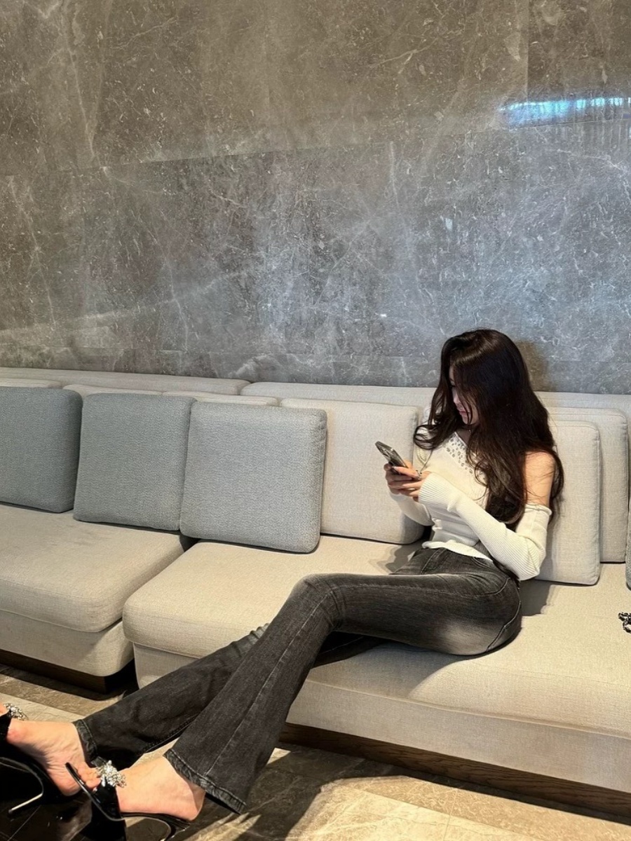 韩漫辣妹黑灰色微喇叭拖地长裤