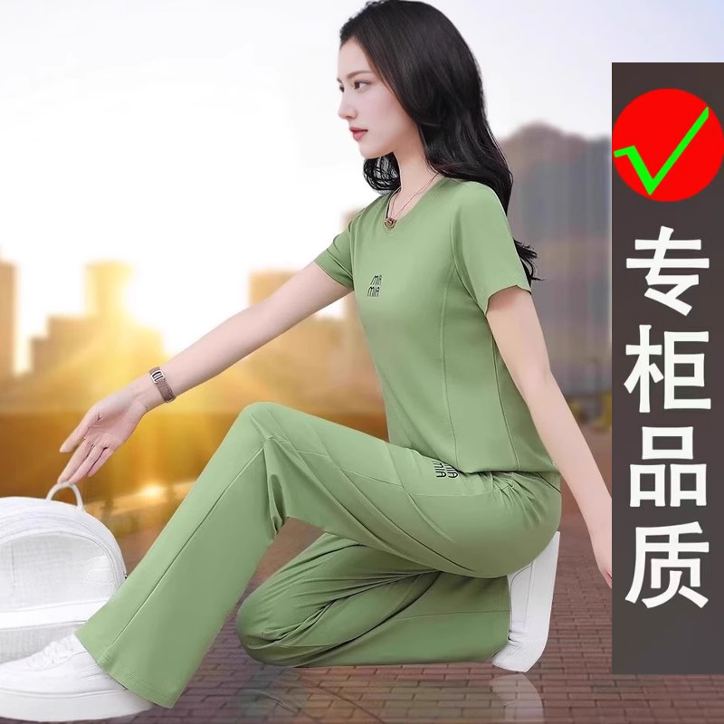 2025夏新款冰丝轻盈透气妈妈休闲运动套装女款短袖两件套时尚舒适