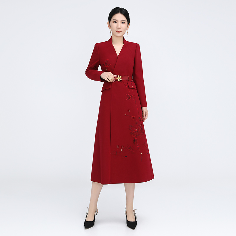 中式时装刺绣收腰长袖V领连衣裙