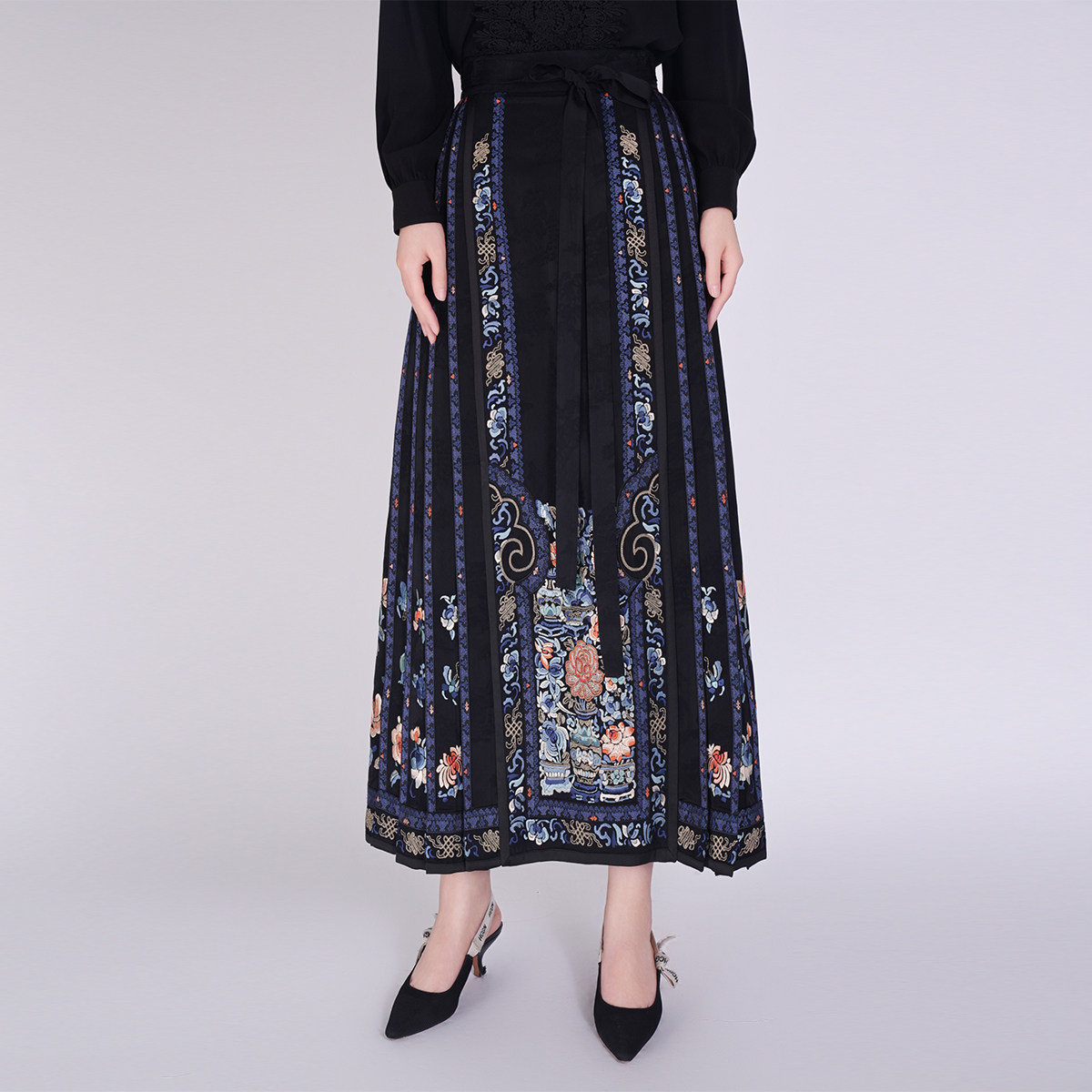 国风重工刺绣复古气质压褶马面裙