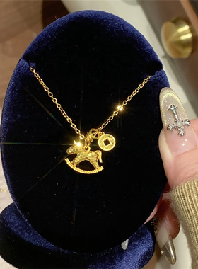 马上来钱黄金色太闪碎碎冰摇摇马吊坠项链女小马钱币锁骨链毛衣链