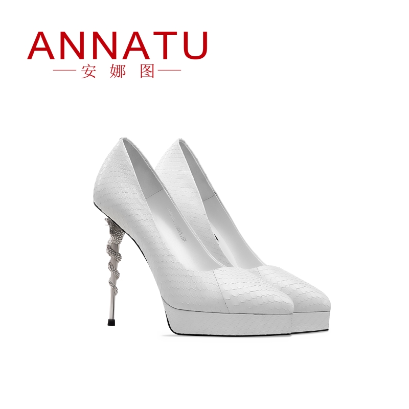 安娜图蛇皮防水台白色尖头高跟鞋
