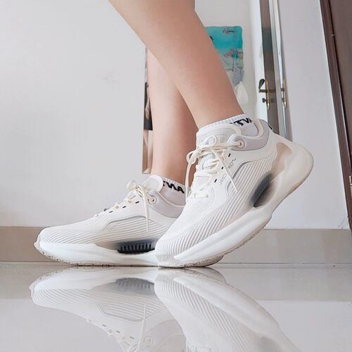 李宁SOFT COOL 1.0女生跑步鞋透气网面运动鞋系带厚底百搭休闲鞋