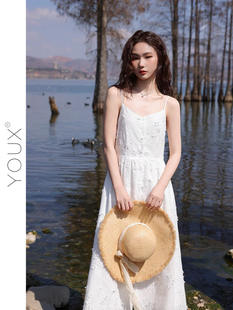 又巷 甜美温柔立体花朵连衣裙女 琉璃白茶 白色吊带裙2025春新款