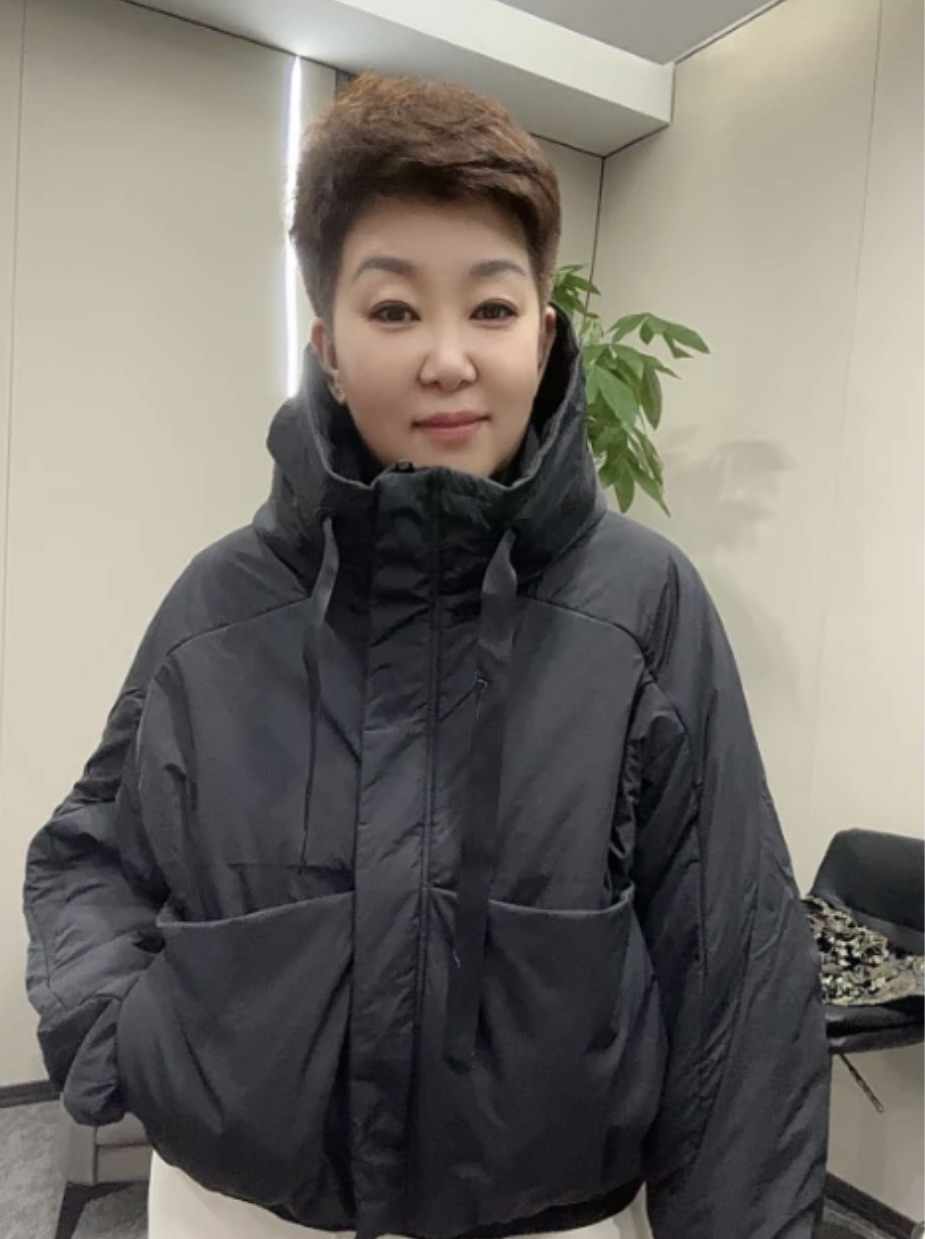 2025冬季新款休闲时尚高端纯色保暖防风宽松百搭连帽外套