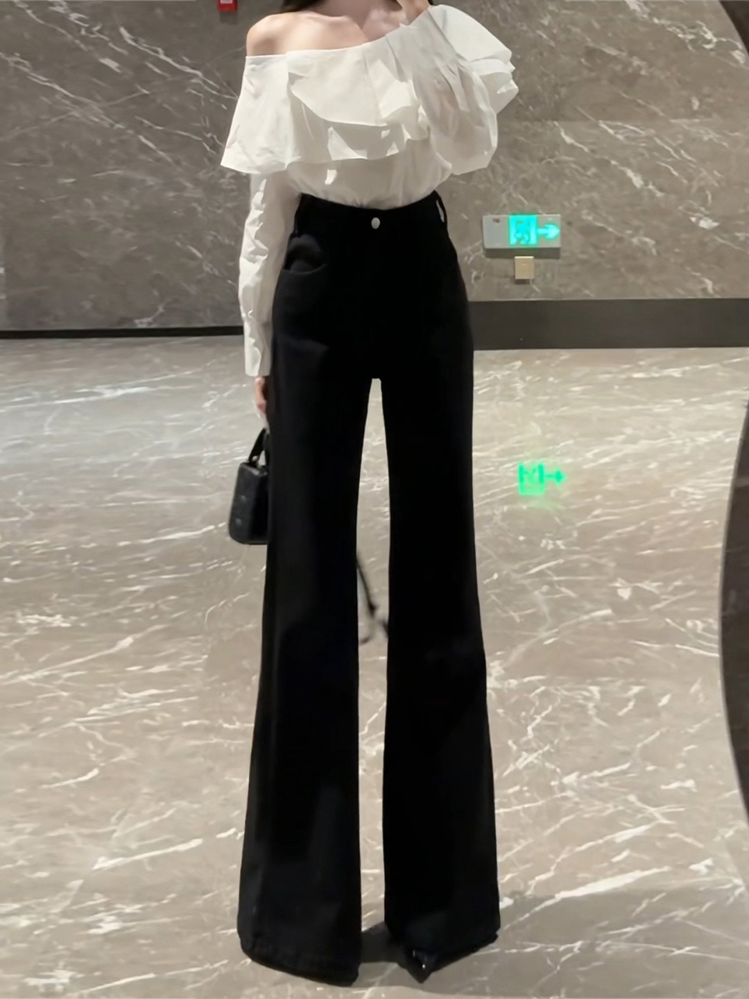 黑色时尚洋气高腰微喇牛仔裤女秋装2025新款宽松显瘦垂感直筒长裤