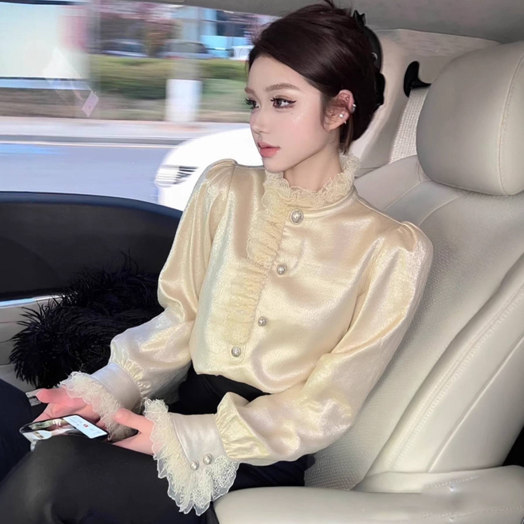 杏色衬衫2026春季爆款独特超好看高级感轻奢减龄洋气收腰内搭上衣