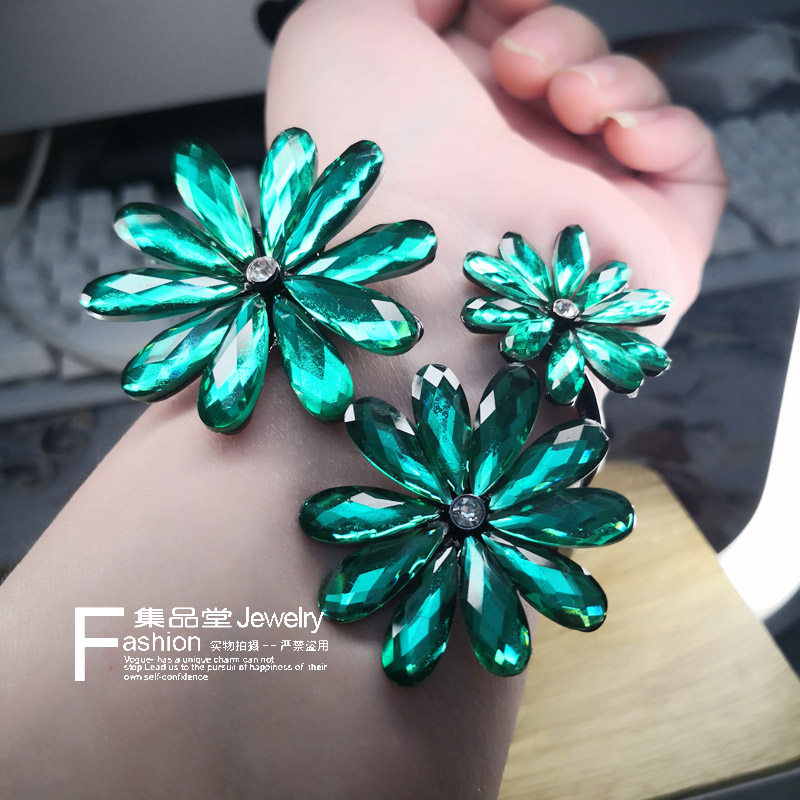 欧美夸张闪亮琉璃湖蓝色大雏菊花弹性开口手镯独特美丽国际范保色