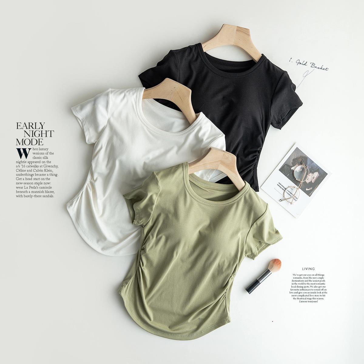 Short-sleeved T-shirt with chest pad round neck thin and