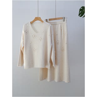 原创羊毛小众重工立体四叶草V领毛衣+显瘦半身裙套装