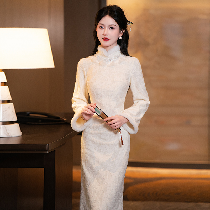 白色改良年轻款长袖加厚冬款旗袍
