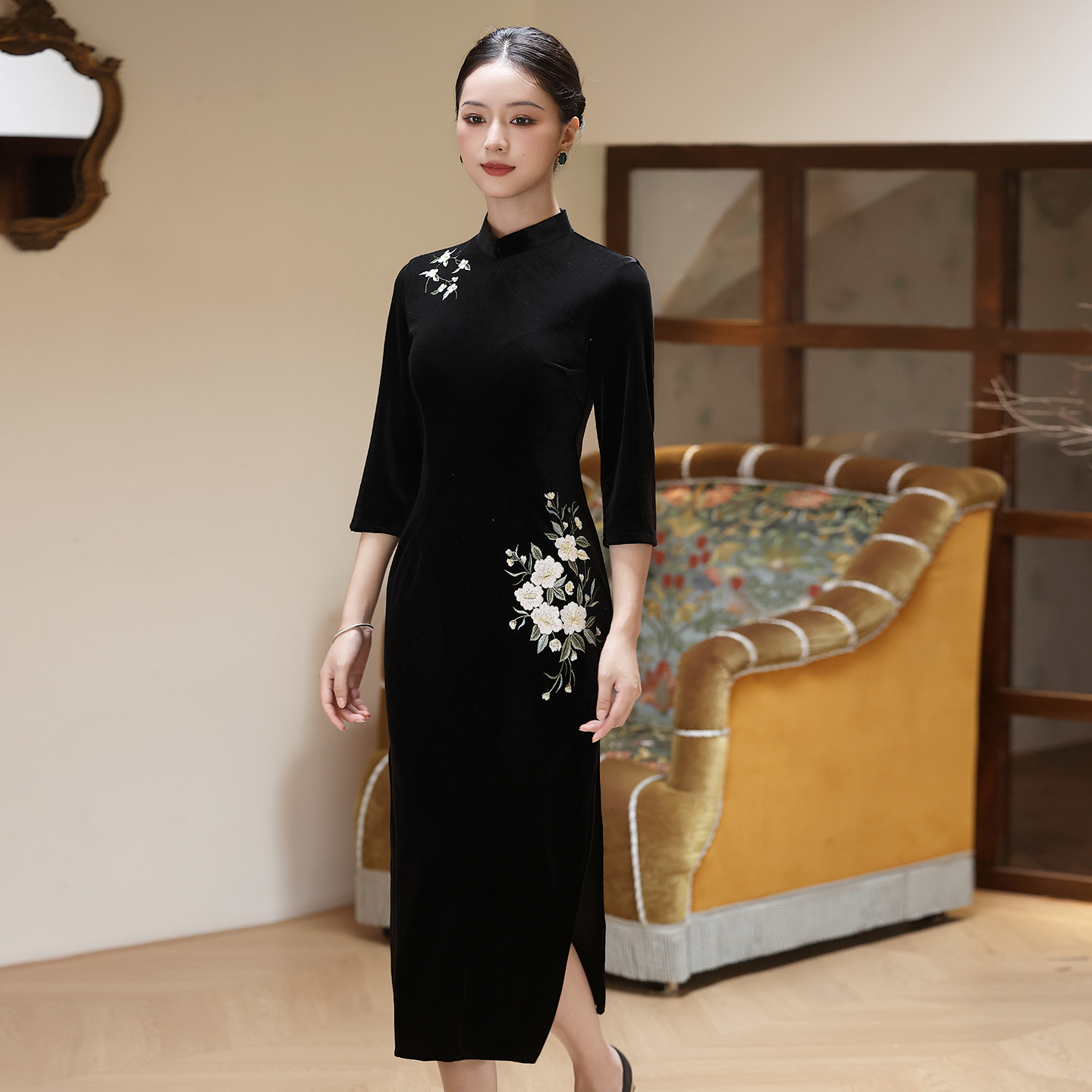 黑色复古国风新中式长袖刺绣旗袍