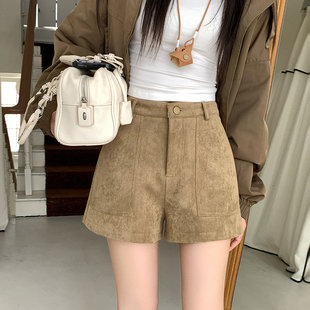 麂皮绒高腰卡其色短裤女秋冬新款百搭显瘦辣妹气质阔腿休闲热裤子