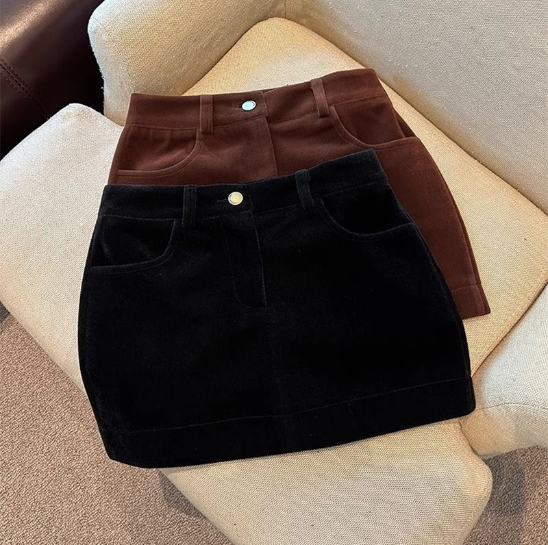 黑色丝绒半身裙女秋冬新款高腰显瘦辣妹防走光百搭a字包臀短裙子