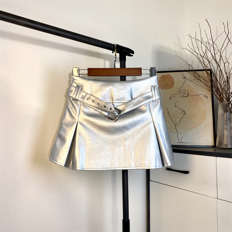 银色PU皮半身裙女秋冬2025新款辣妹风高腰配腰带防走光A字短裙子