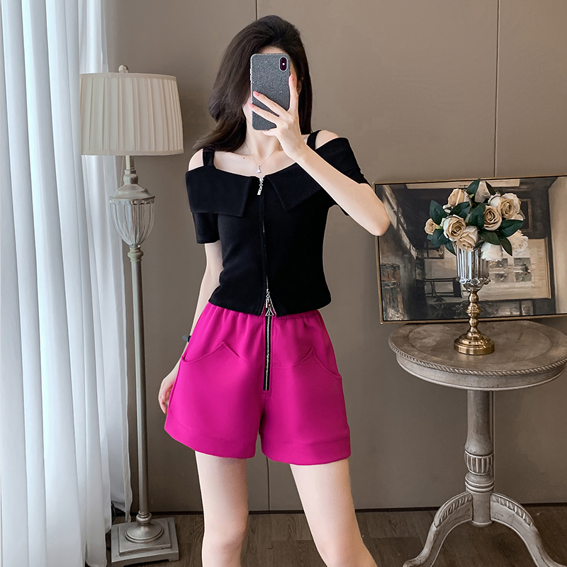 一字肩短袖上衣搭配阔腿短裤