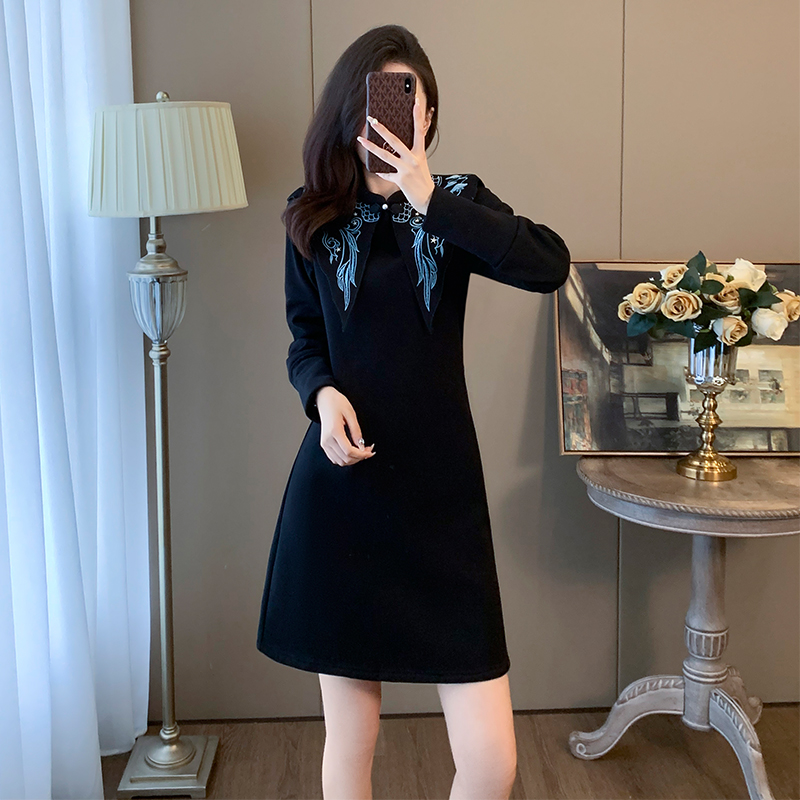 刺绣国风洋气黑色裙子