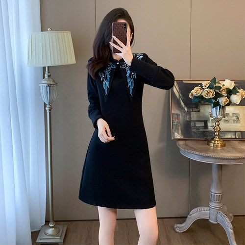 刺绣国风洋气黑色裙子