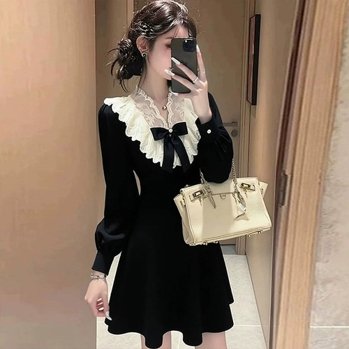 miu系千金感蕾丝拼接丝绒连衣裙