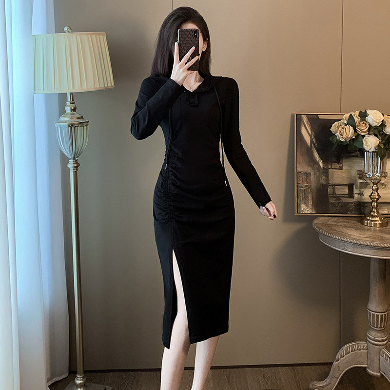 连帽中长款长袖V领连衣裙秋季2025新款女装收腰显瘦开叉包臀裙子