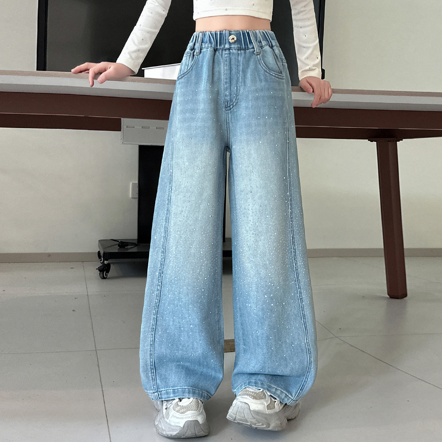 女童牛仔裤春秋款2026新款中大童女孩裤子儿童阔腿裤带钻春季大童