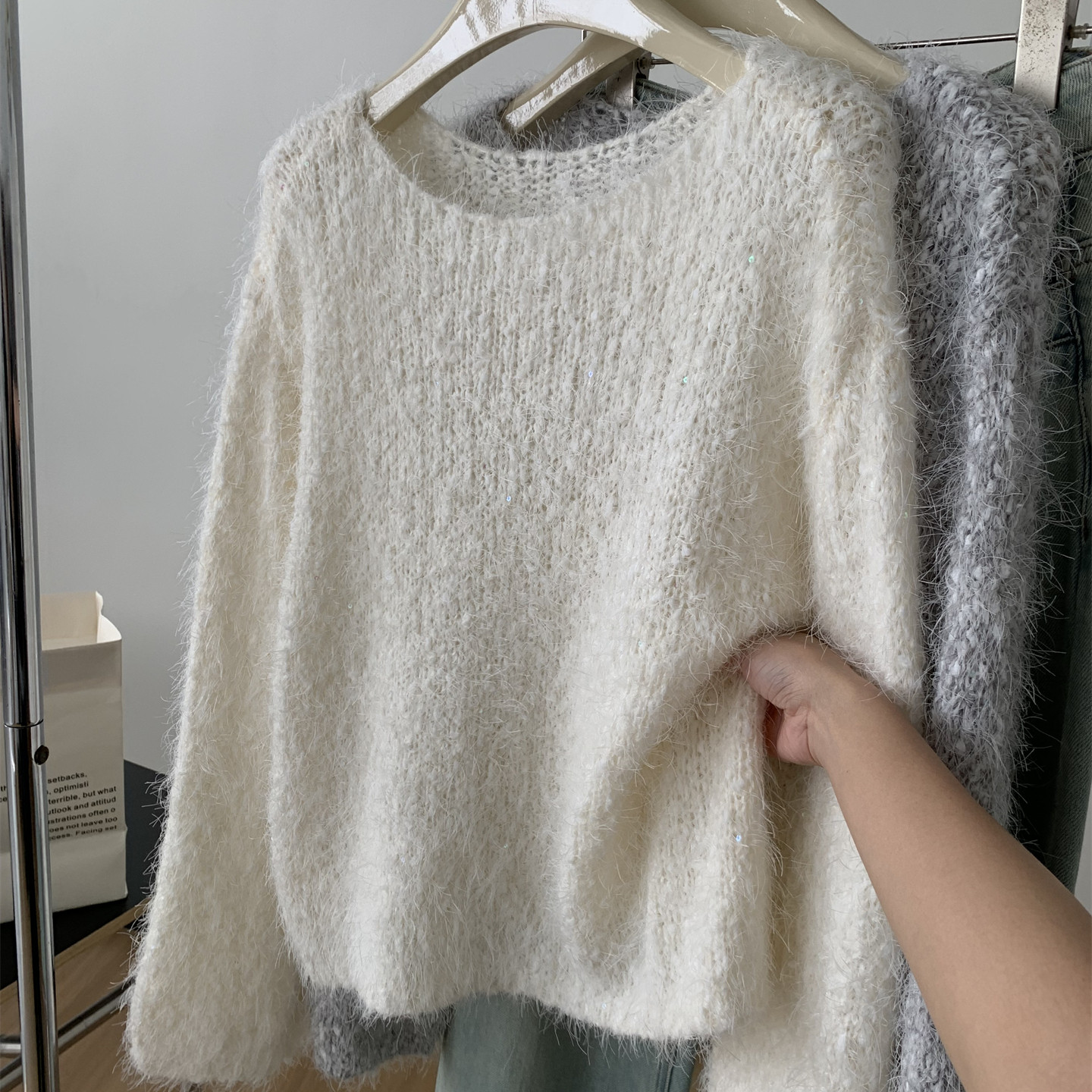 女柔软亲肤毛绒感针织衫秋冬保暖毛针织衫
