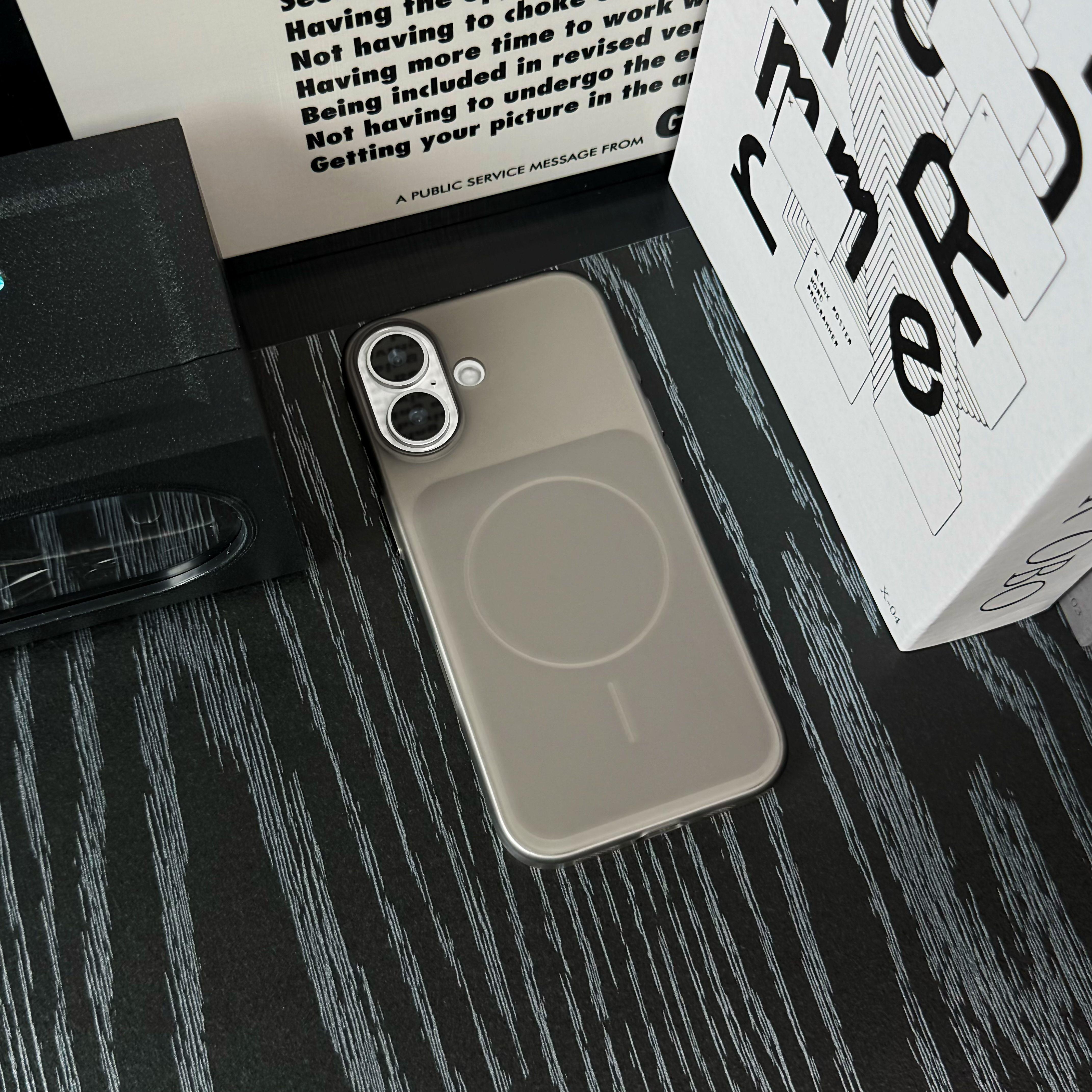 磨砂磁吸透色硬壳适用苹果17promax手机壳高级感小众iPhone16pro新款15防指纹13全包防摔14透明保护超火男女