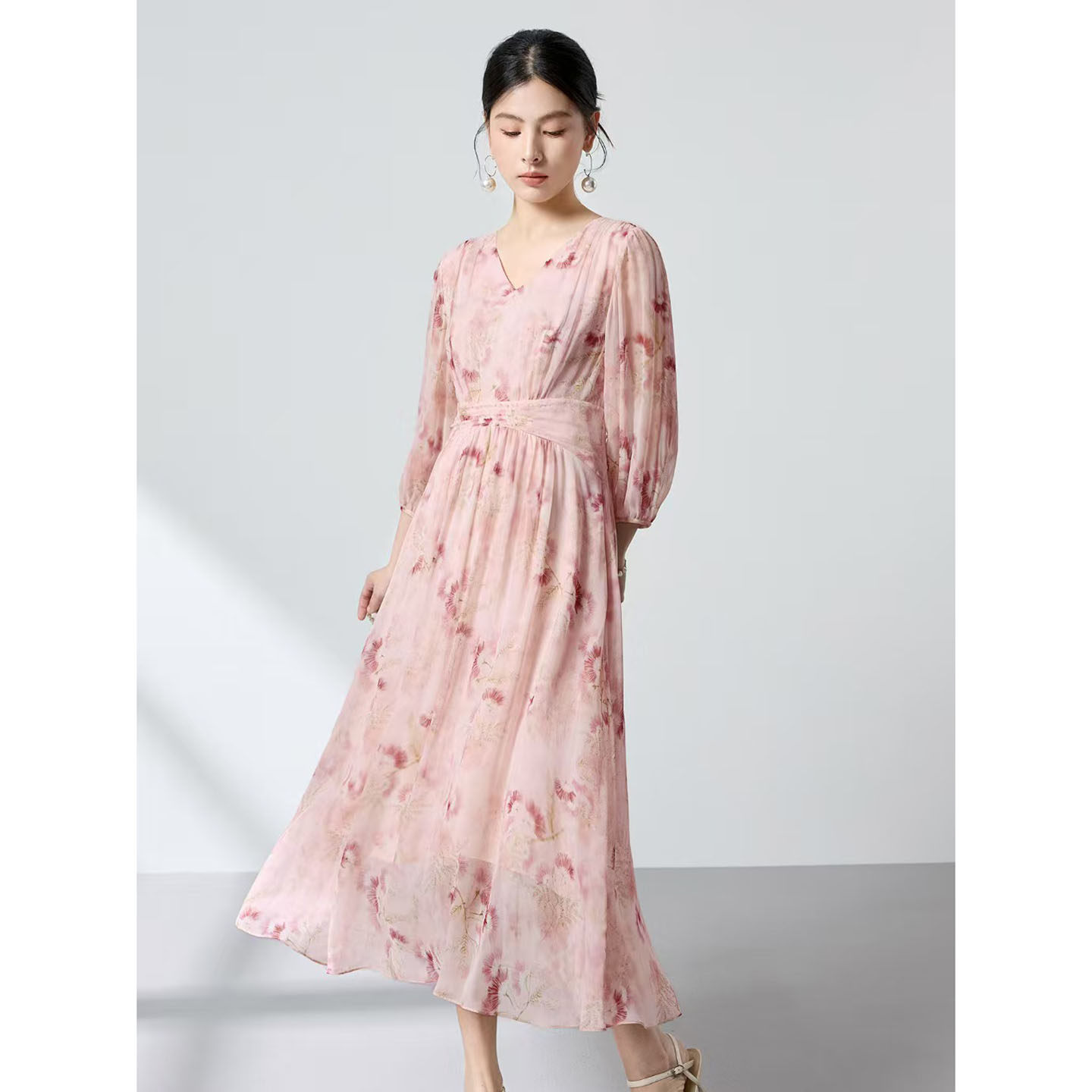 中年妈妈女装真丝桑蚕丝碎花裙连衣裙轻奢高级感衣服妈妈款显年轻