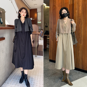 秋冬赫本风洋气假两件连衣裙2024通勤温柔显瘦长袖裙子