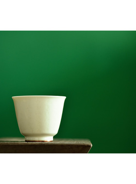 七月长景德镇陶瓷茶杯手刻诗文纯色主人杯铜中式礼盒装95ml弥云斋