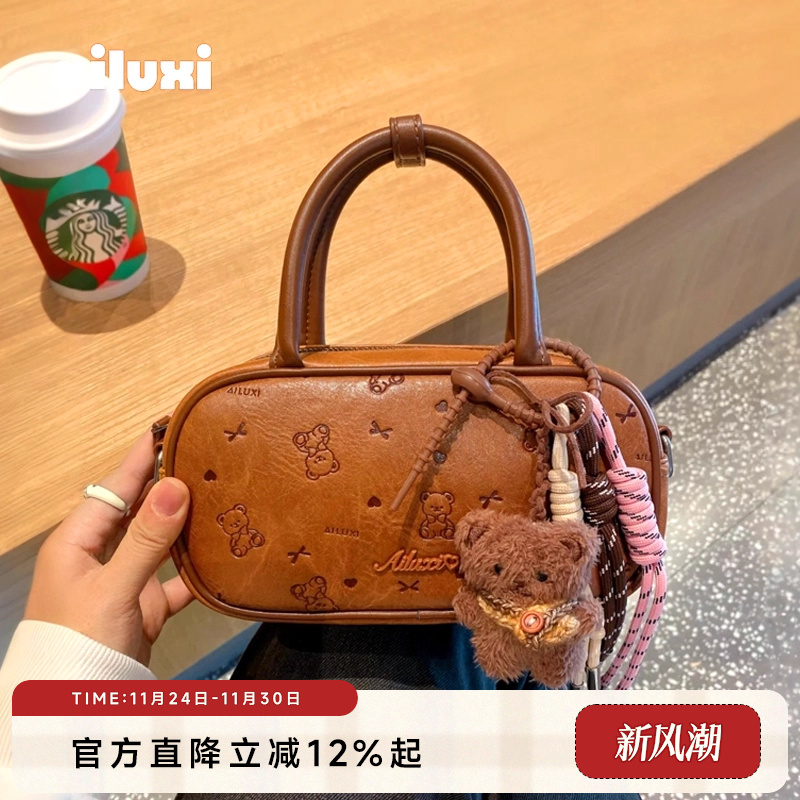 爱路喜斜挎包包女可爱小熊印花手提包棕色小众迷你枕头包单肩小包