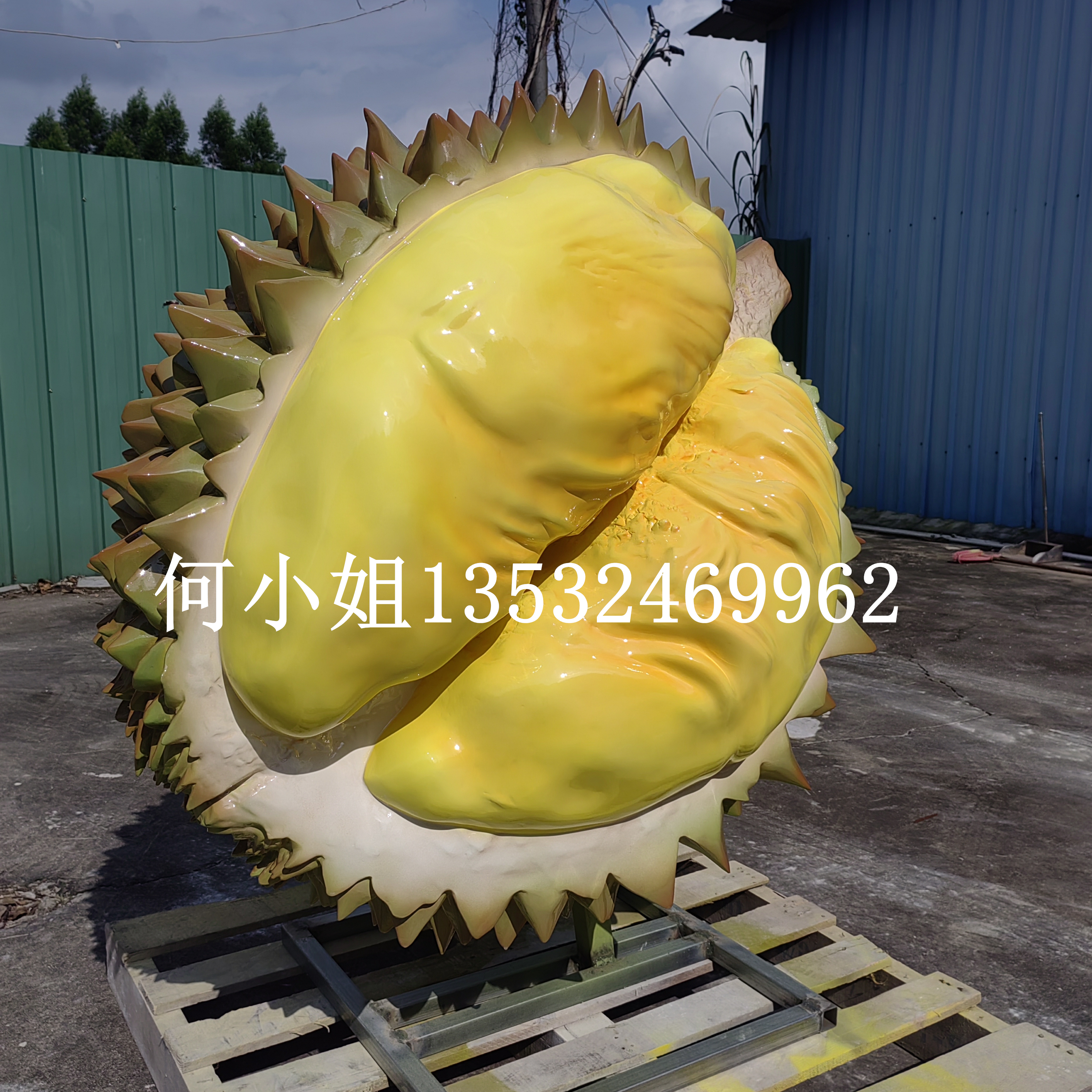 美陈定制大型榴莲模型雕塑坐凳