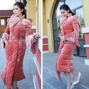 独家 复古琥珀红金丝绒羽绒服长款修身显瘦不规则设计感外套