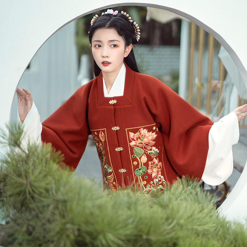 七巧坊青鲤生原创明制汉服女方领对襟半臂毛呢绣花加厚保暖秋冬款