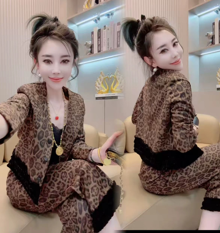2025年新款豹纹裤子女秋冬显瘦直筒哈伦裤休闲小脚萝卜裤大码裤子