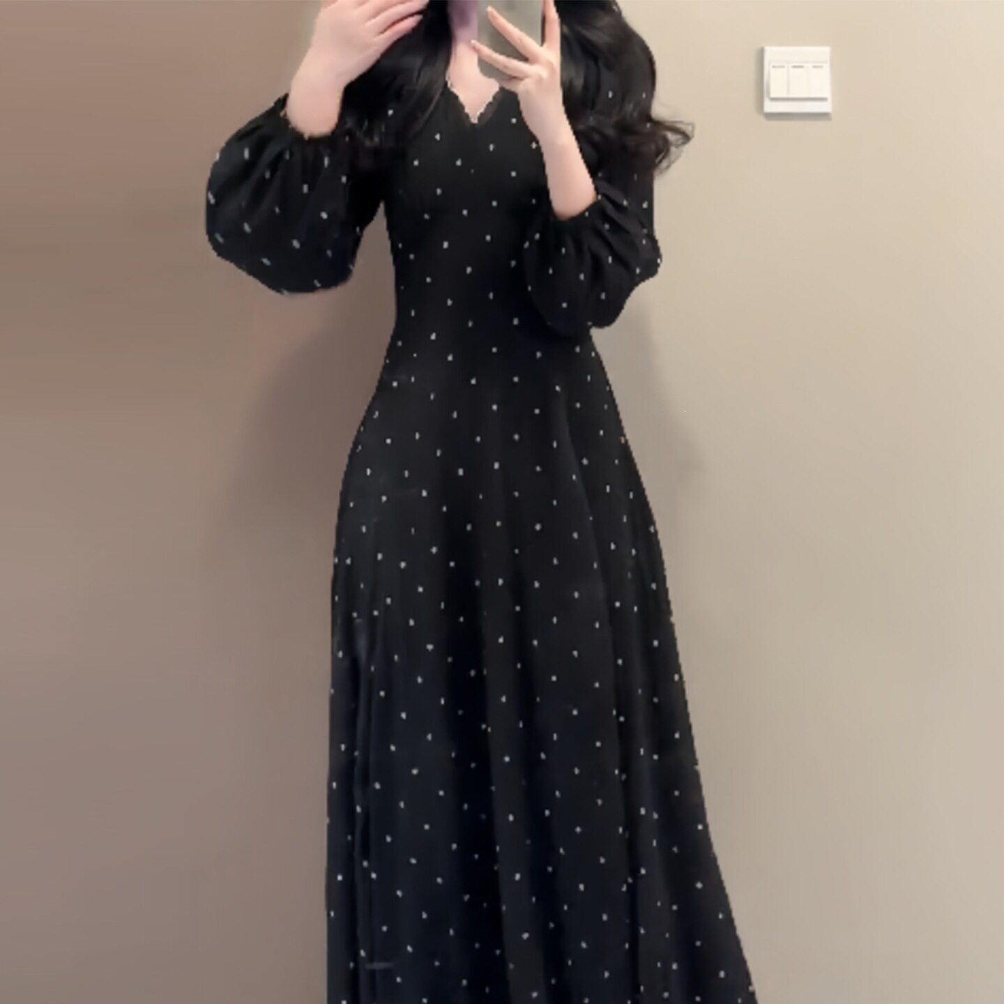法式黑色V领波点连衣裙女 早秋长袖收腰气质显瘦长款打底裙子