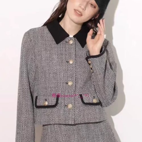 格纹翻领粗花呢外套+百褶半身裙