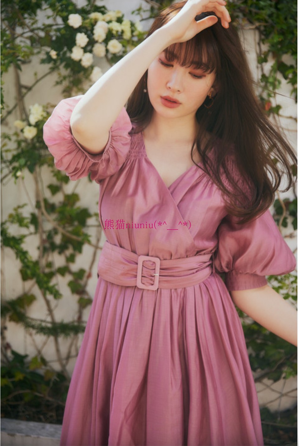 杂志推荐~小嶋阳菜 her 纯色v领泡泡袖腰带气质连衣裙