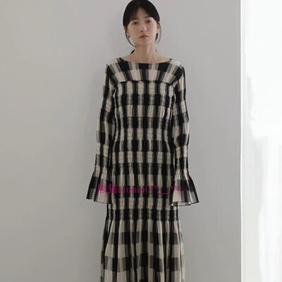 宽松褶皱喇叭袖长款格纹连衣裙