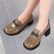 新款时尚漆皮大码女鞋脚宽胖40-43春季2025中跟真皮单鞋工作皮鞋