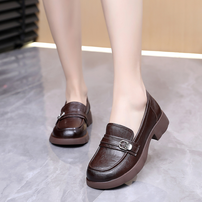 玲峰大码真皮女鞋柔软舒适透气