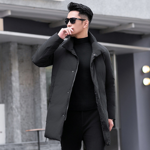 主推商务加厚新款男士中长款90白鸭绒羽绒服9818-P355模特长期款