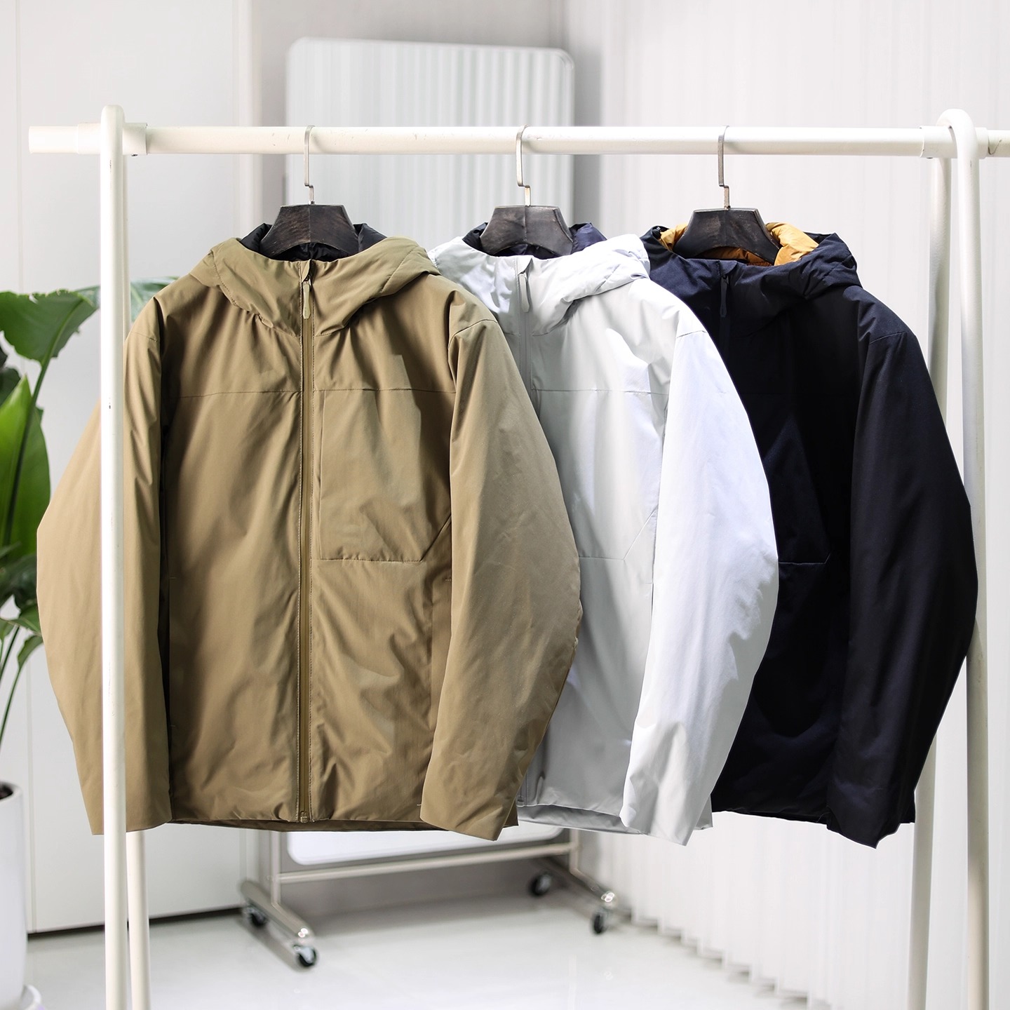 男户外防泼蓬松保暖连帽运动棉服